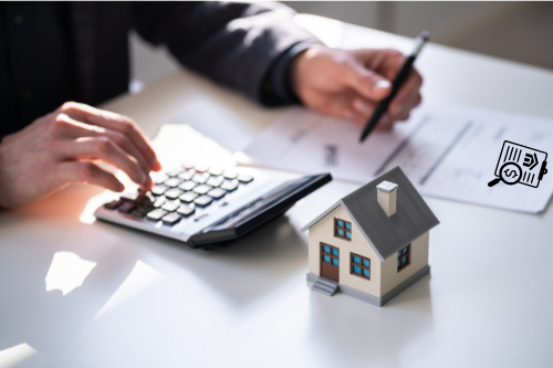 Sachverständige Immobilienbewertungen für Banken, Investoren und Privatpersonen Hausmodell und Taschenrechner – Immobilienbewertung nach DEKRA-Standard D1/D2